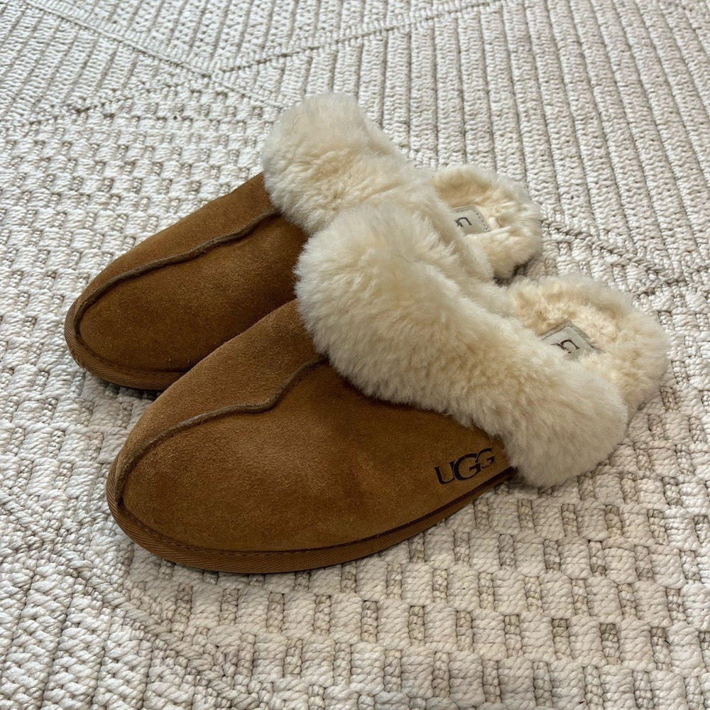 UGG Women's Scuffette II Slippers in Chestnut - Picture 2 of 6